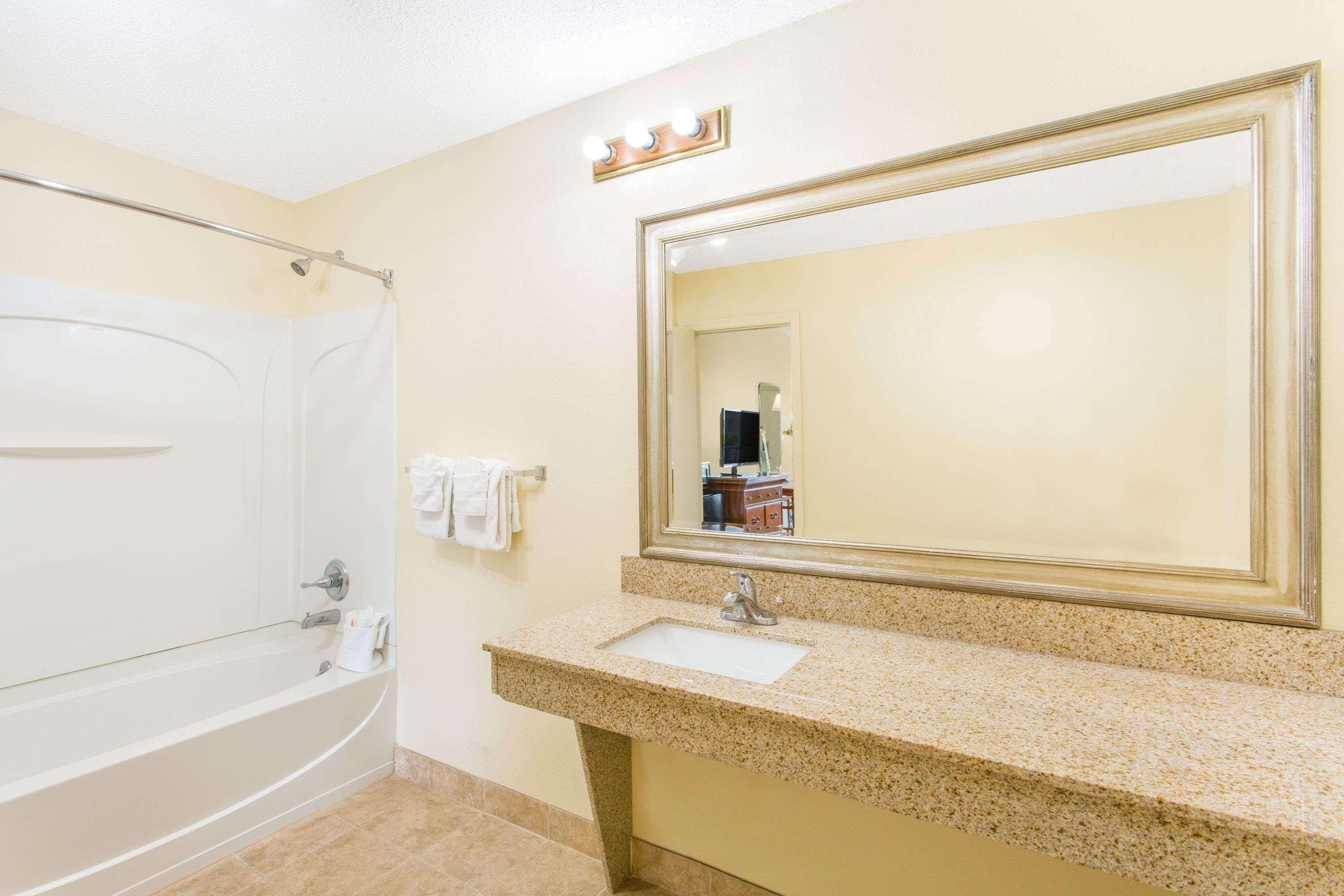 Days Inn By Wyndham Florence/I-95 North Екстер'єр фото
