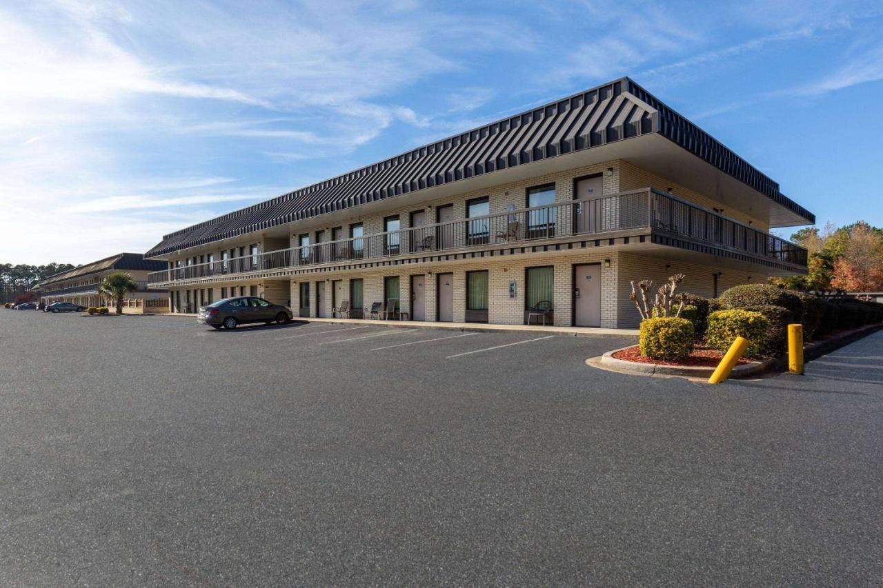 Days Inn By Wyndham Florence/I-95 North Екстер'єр фото