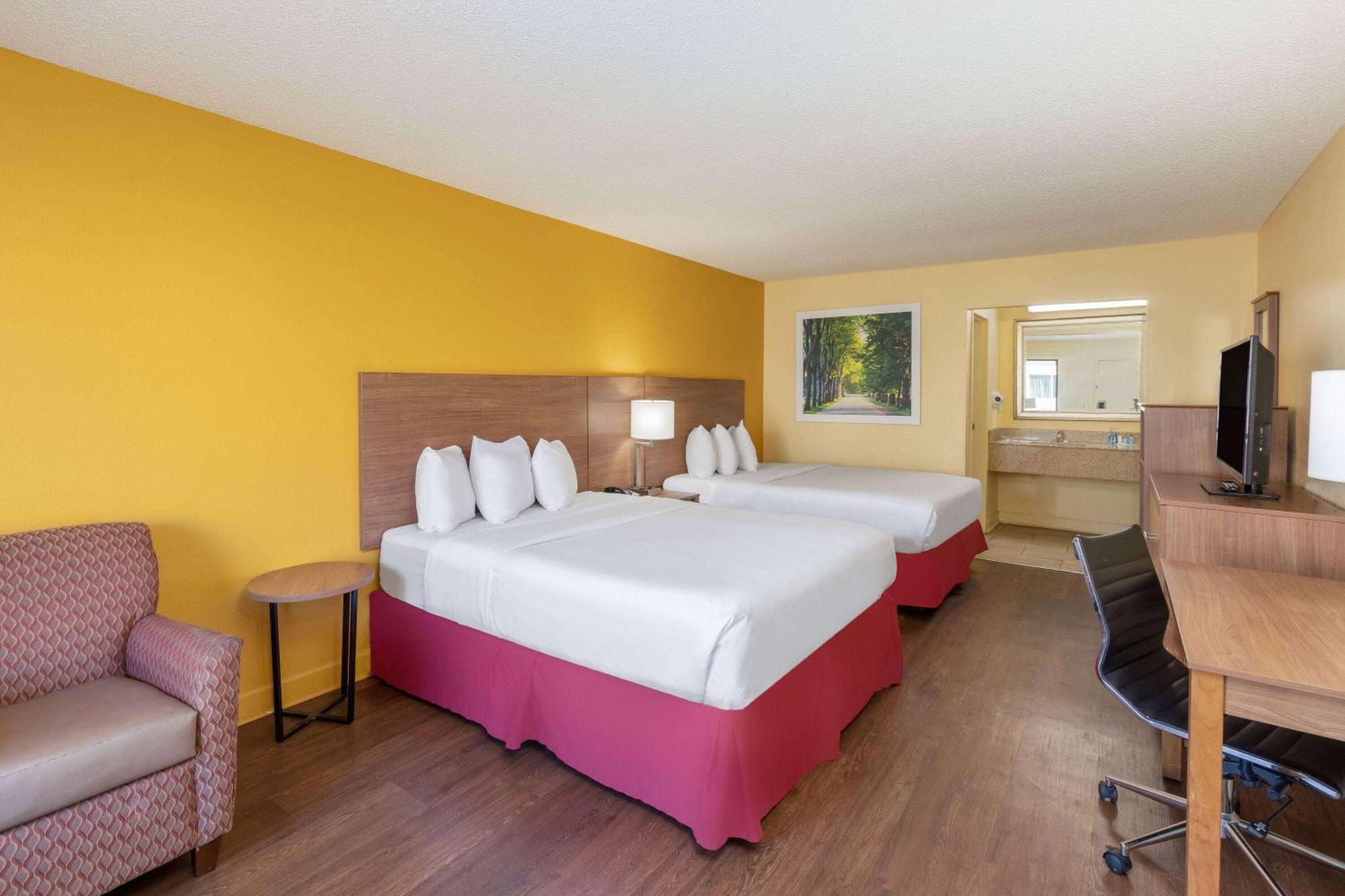 Days Inn By Wyndham Florence/I-95 North Екстер'єр фото